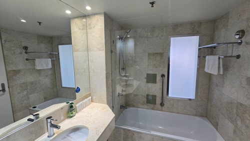 Centre Location 2 Double-bed Hotel Room in Surfers 9 Serain Residences