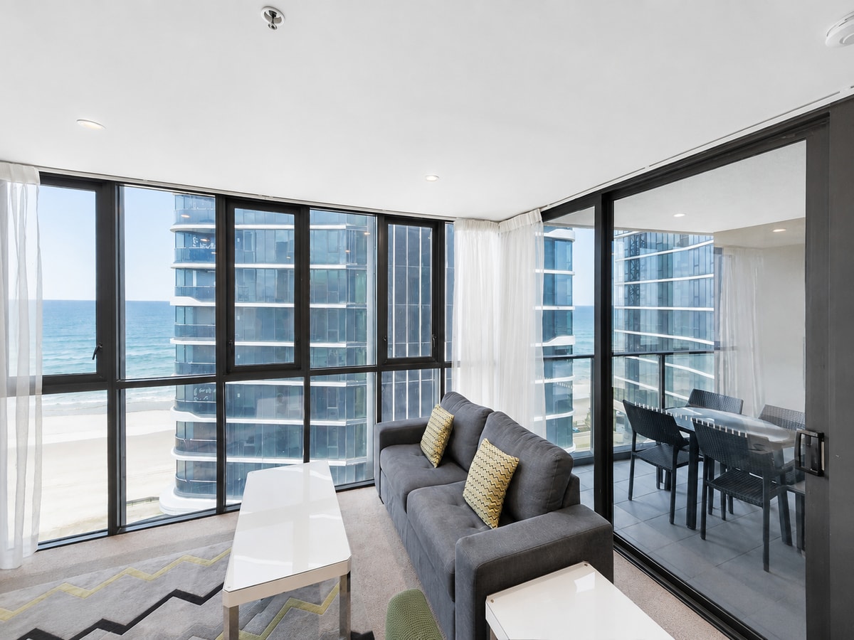 High Floor 1BR | 50m to Surfers Beach | 4 Guests 33 Serain Residences