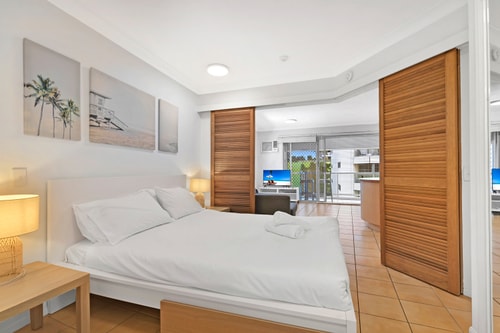 Comfy 1BR + Free Parking |  Stroll to Parklands 0 Serain Residences