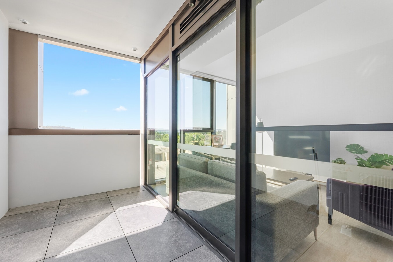 Stylish 1BDR Sunlit Apartment w Rooftop Pool & Gym 6 Serain Residences