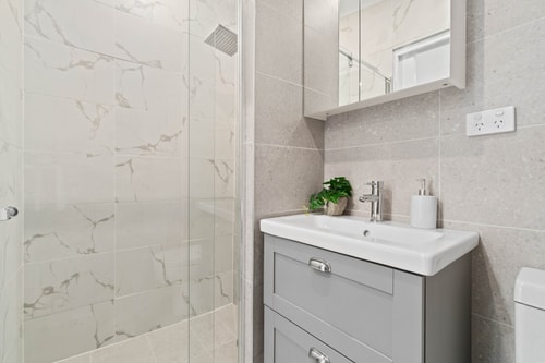 Stylish 2BR Retreat | Walk to Shops & 12min to CBD 15 Serain Residences