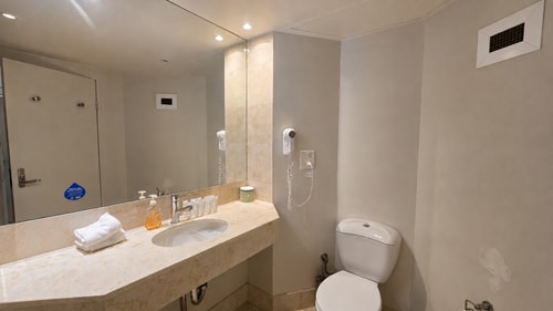 Private Hotel Room Near Beach | 3 Min Tram | Max 4 8 Serain Residences