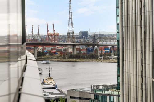 Cozy 1 bedroom apartment in Docklands 8 Serain Residences