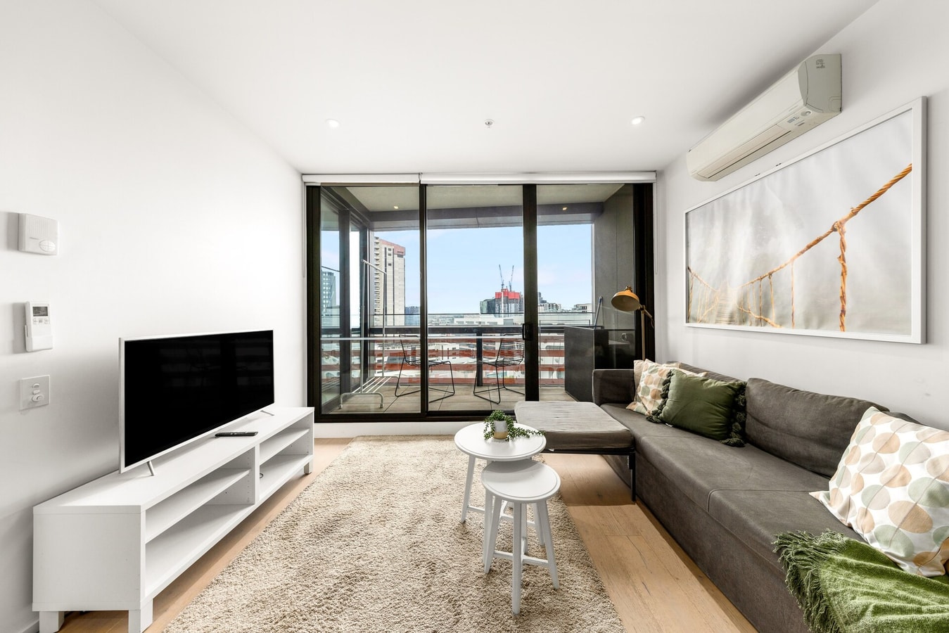 Cozy 1 bedroom apartment in Docklands 3 Serain Residences