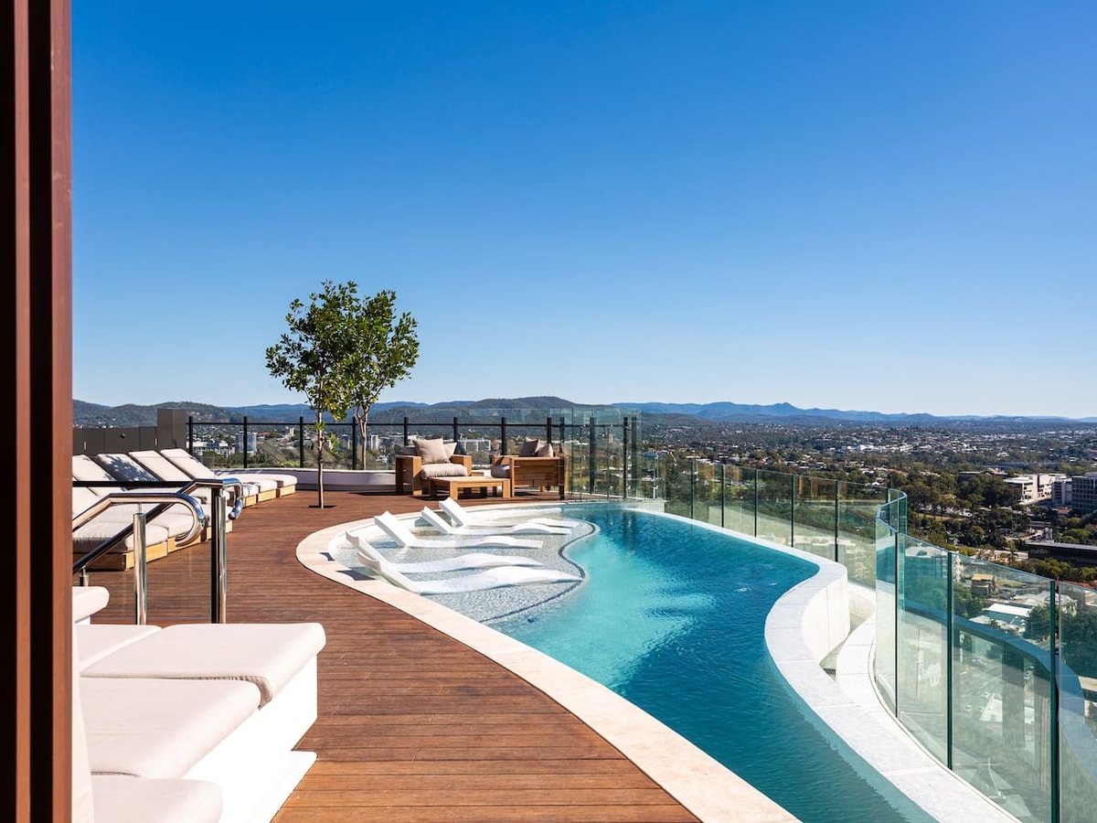 Bright and Sunny 1Bedroom Apartment + Rooftop Pool 2 Serain Residences