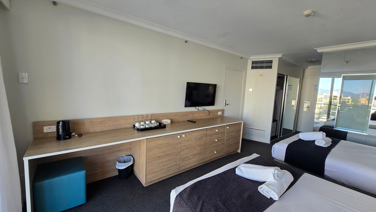 Centre Location 2 Double-bed Hotel Room in Surfers 2 Serain Residences