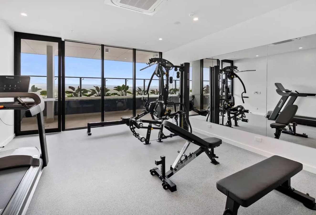 Heart of Southport 2BR | Near Tram & Pacific Fair 26 Serain Residences