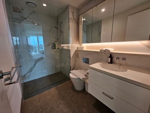 Convenient Located 2BDR apartment with Parking 6 Serain Residences