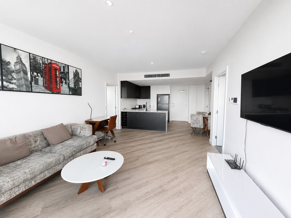 Heart of Southport 2BR | Near Tram & Pacific Fair 11 Serain Residences