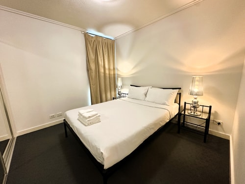 Modern CBD 2 Bedroom Apartment with Free Parking 4 Serain Residences