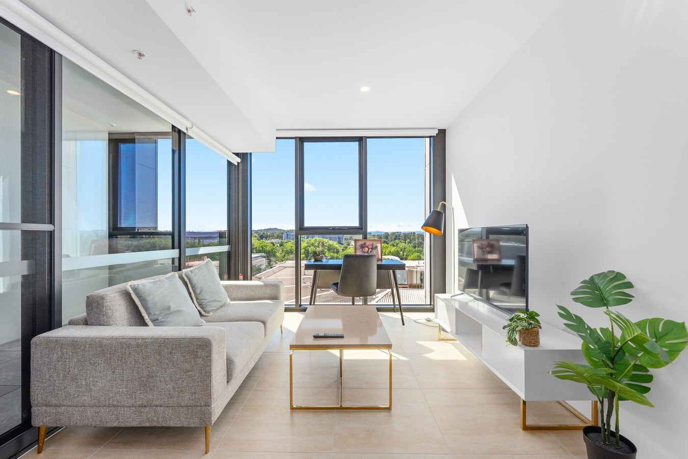 Stylish 1BDR Sunlit Apartment w Rooftop Pool & Gym 1 Serain Residences