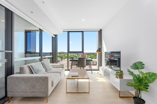 Stylish 1BDR Sunlit Apartment w Rooftop Pool & Gym 1 Serain Residences