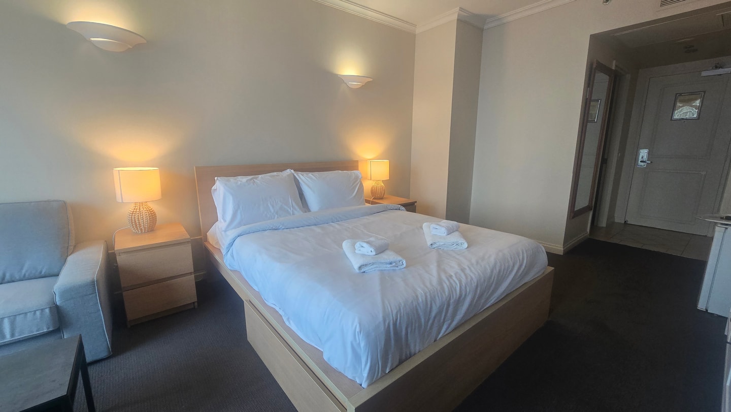 Central Located Queen Studio in Legend Hotel 11 Serain Residences