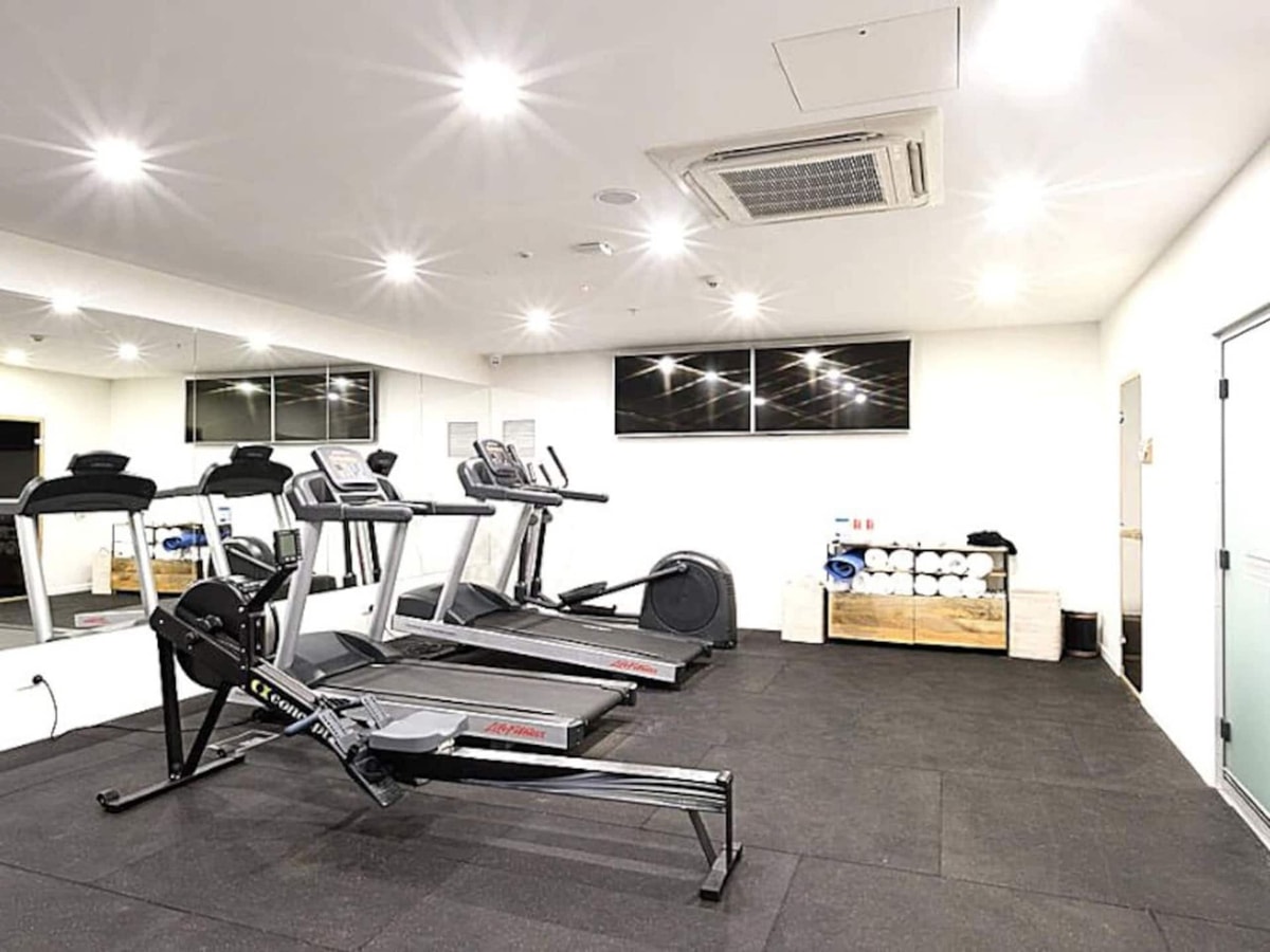 Exquisite and Stylish Villa in Surfers Paradise 22 Serain Residences