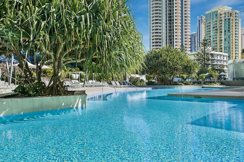 Superb Location 2 Bedroom Apartment  w/Parking 10 Serain Residences