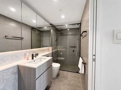 Modern 1BR Gym & Parking | Easy to Tram & City 4 Serain Residences