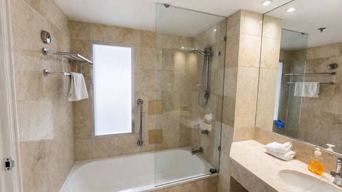 Private Hotel Room Near Beach | 3 Min Tram | Max 4 3 Serain Residences