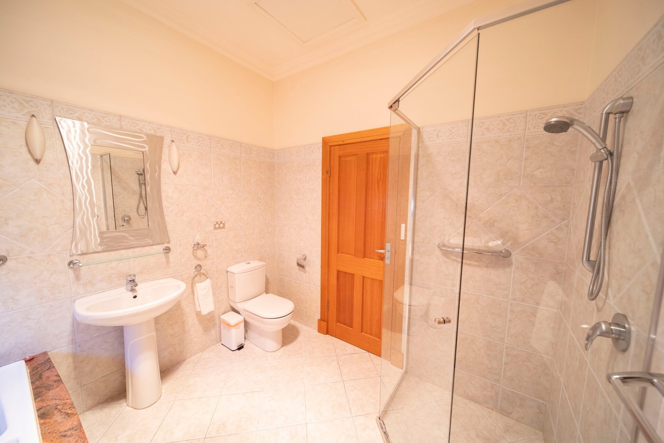 Cozy Home 5mins Walk from Beach with Fireplace 25 Serain Residences