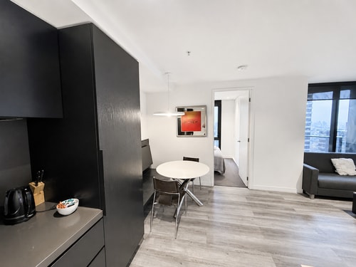 5 Min to State Library: High-Rise Modern 2Bedroom 8 Serain Residences
