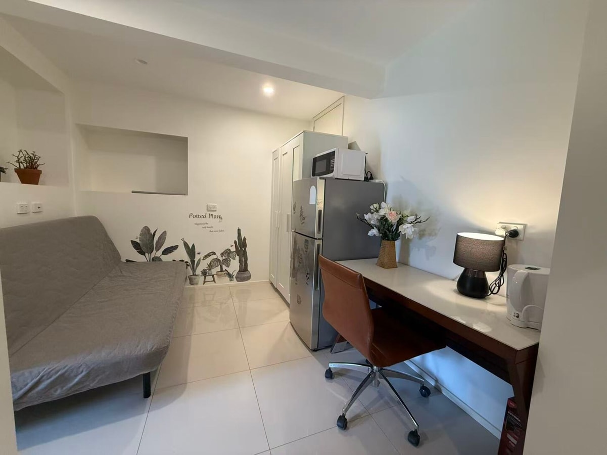 Comfortable Private Room 12 Mins to Train & Metro Serain Residences
