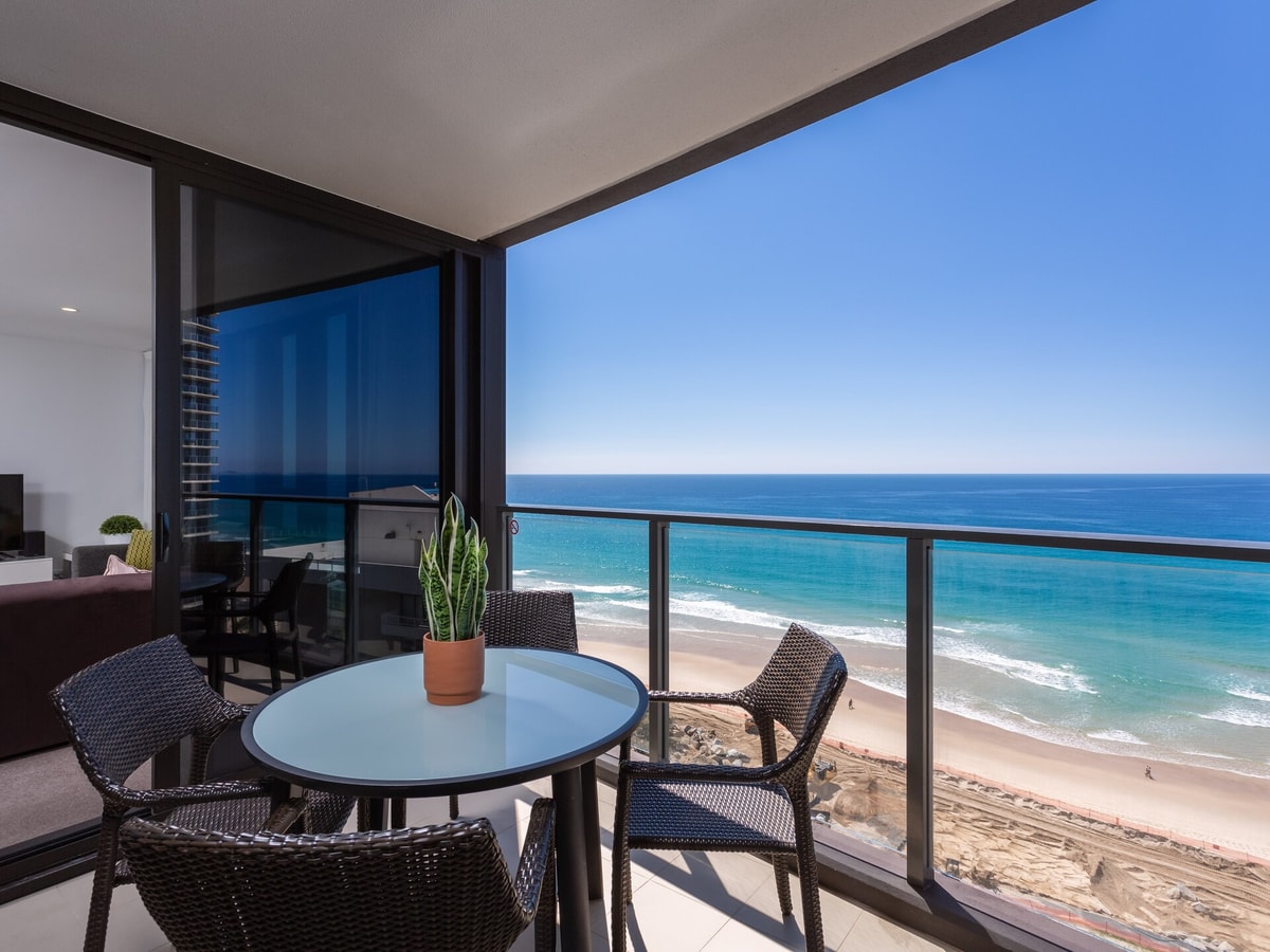 Sea Side Comfortable Apartment in Surfers Paradise 4 Serain Residences