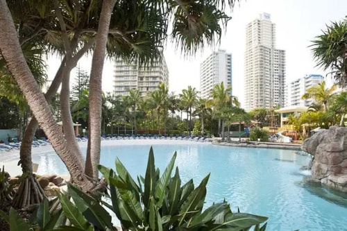 Crown Tower hotel room Apt with 2 King Single 2 Serain Residences