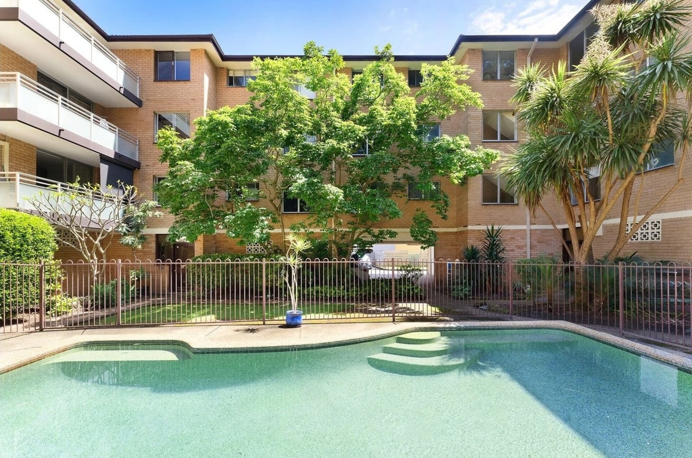 Quiet & Cozy 2BR Home in Chatswood with Parking Serain Residences