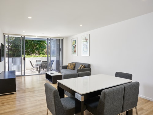 Exquisite and Stylish Villa in Surfers Paradise 15 Serain Residences