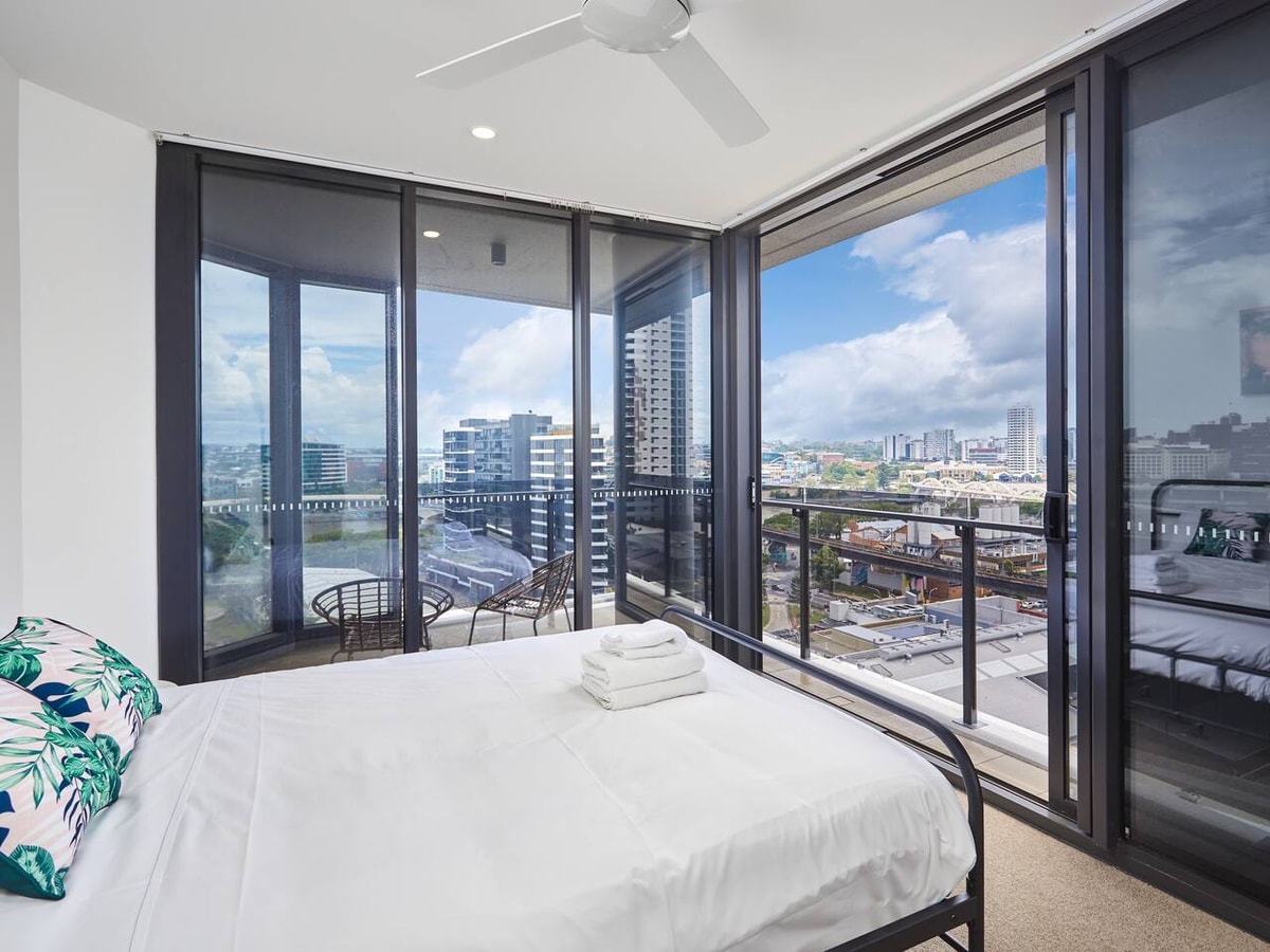 Artistic South Bank 2Bed Apartment+Free parking 5 Serain Residences