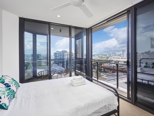 Artistic South Bank 2Bed Apartment+Free parking 5 Serain Residences