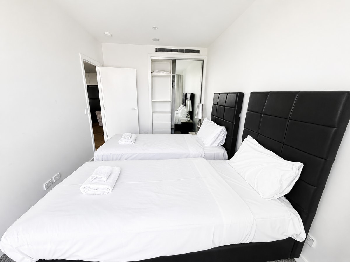 Heart of Southport 2BR | Near Tram & Pacific Fair 23 Serain Residences