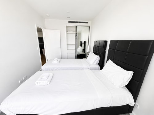 Heart of Southport 2BR | Near Tram & Pacific Fair 23 Serain Residences
