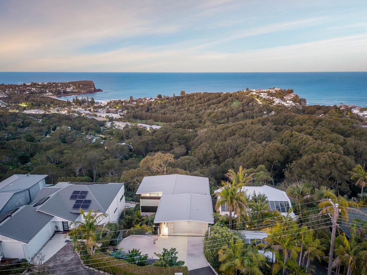 Costal Three-Storey Home with Panoramic Sea Views 7 Serain Residences