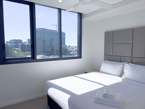 Fortitude Valley 2 bedroom Apartment with Parking 3 Serain Residences
