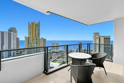 Cozy & Convenient 3-Bedroom Apt Surfers Paradise 0 Serain Residences