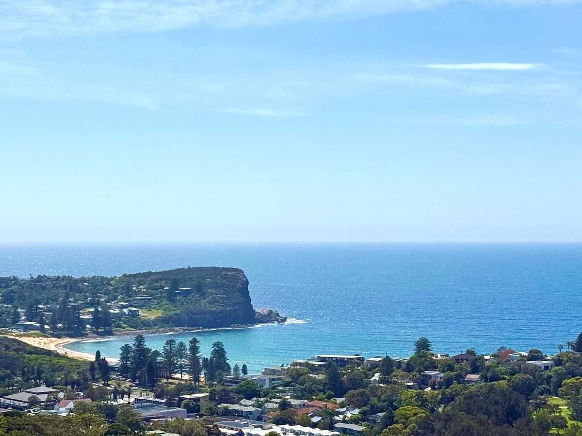 Costal Three-Storey Home with Panoramic Sea Views 33 Serain Residences