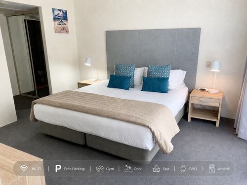 Iconic 1-Bedroom Crown Towers Apt | Resort Stays 0 Serain Residences