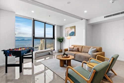 Ocean & City View | 3BR Beachside Escape Floor 62 0 Serain Residences