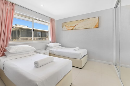 Spacious 4-Bedroom Riverside Home Surfers Paradise 7 Serain Residences