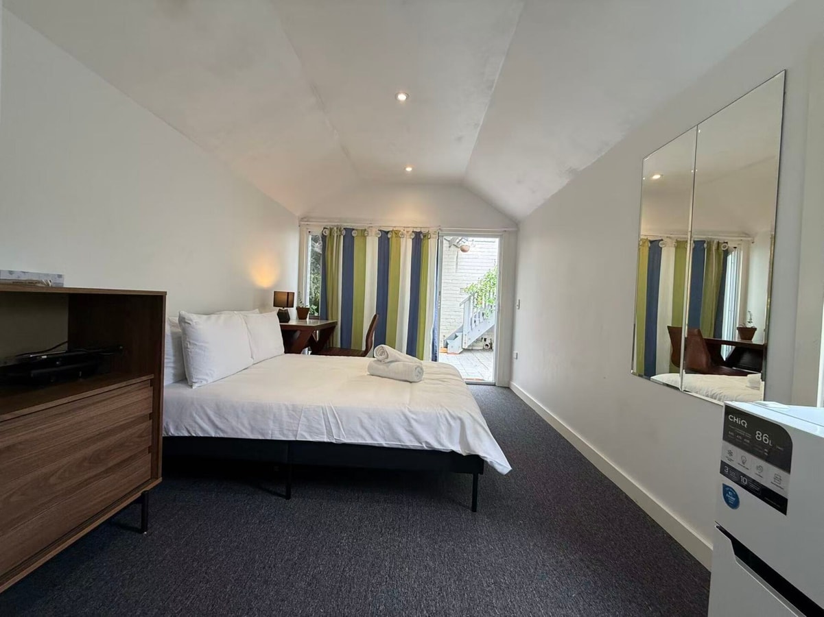 Little Hideaway Studio | 12 Mins to Train & Metro Serain Residences