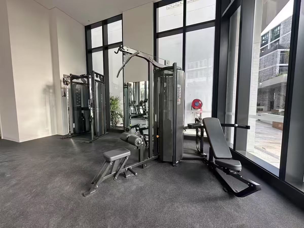 Olympic Park 1BR: Pool, Gym & Free Secure Parking 12 Serain Residences