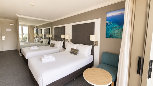 Central Located 2 Double-bed Hotel Room in Surfers 10 Serain Residences