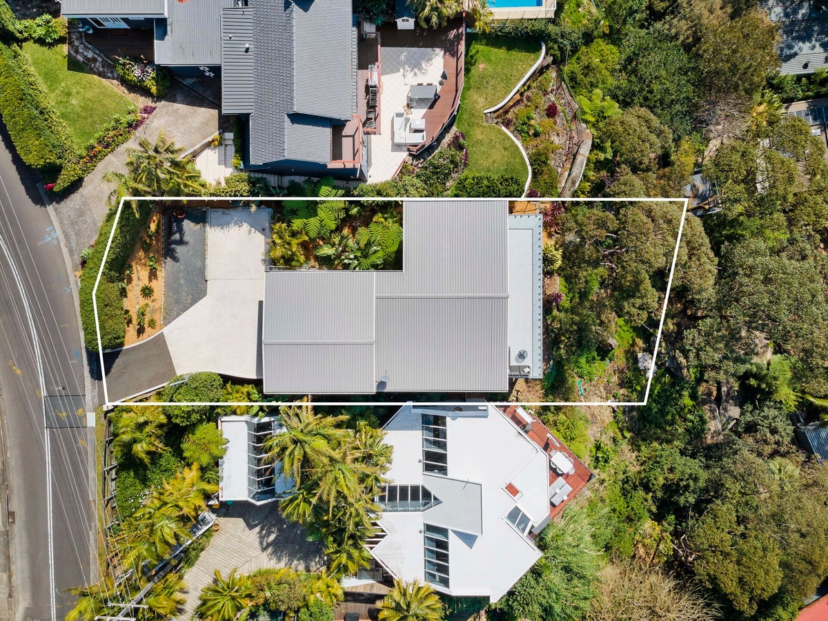 Costal Three-Storey Home with Panoramic Sea Views 40 Serain Residences