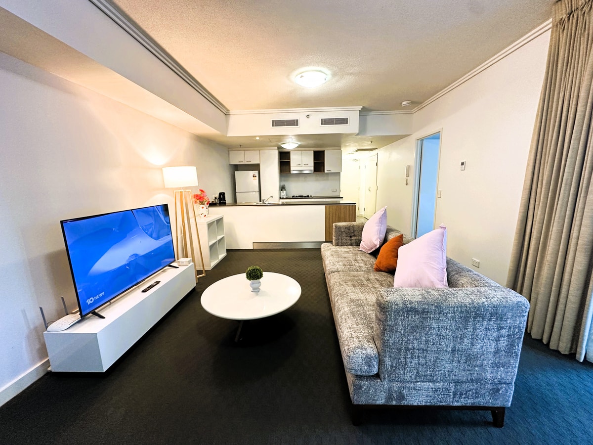 Modern CBD 2 Bedroom Apartment with Free Parking Serain Residences