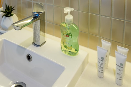 City-Center Cozy 2BDR Apartment with Parking 26 Serain Residences