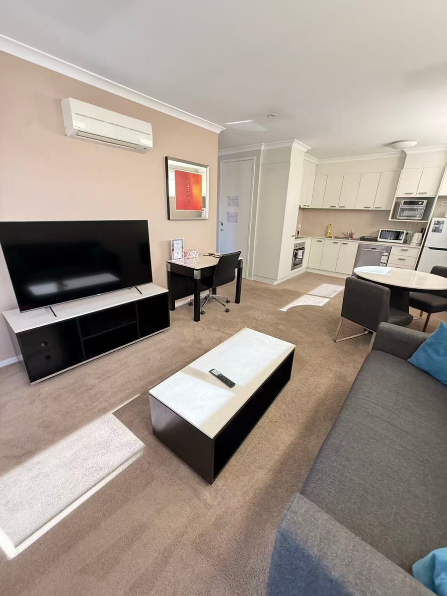 1BR Braddon Stay | Short Stroll to City | Parking Serain Residences