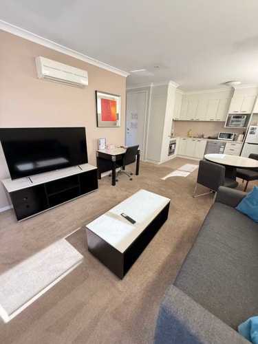 1BR Braddon Stay | Short Stroll to City | Parking 0 Serain Residences