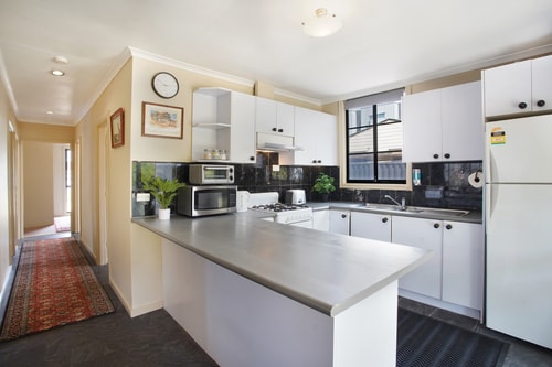 Three Bedroom Sweet Retreat in Coburg 2 Serain Residences
