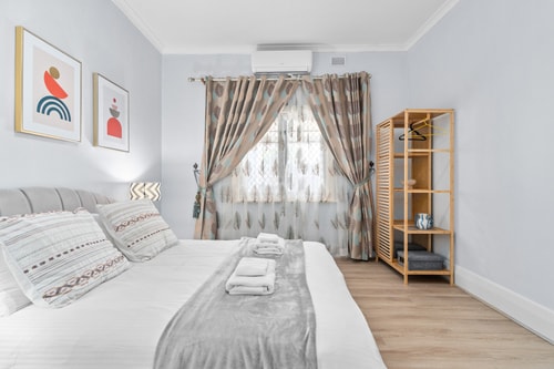 Stylish 3BR Retreat | Walk to Shops & 12min to CBD 8 Serain Residences