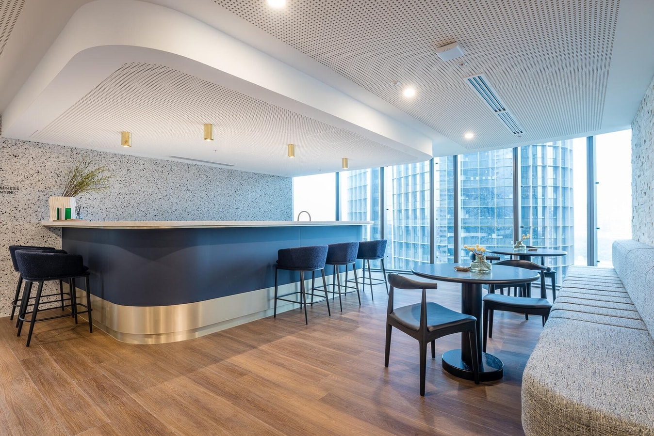 Resort-Style CBD 1-Bedroom Stay Walk to Everything 9 Serain Residences